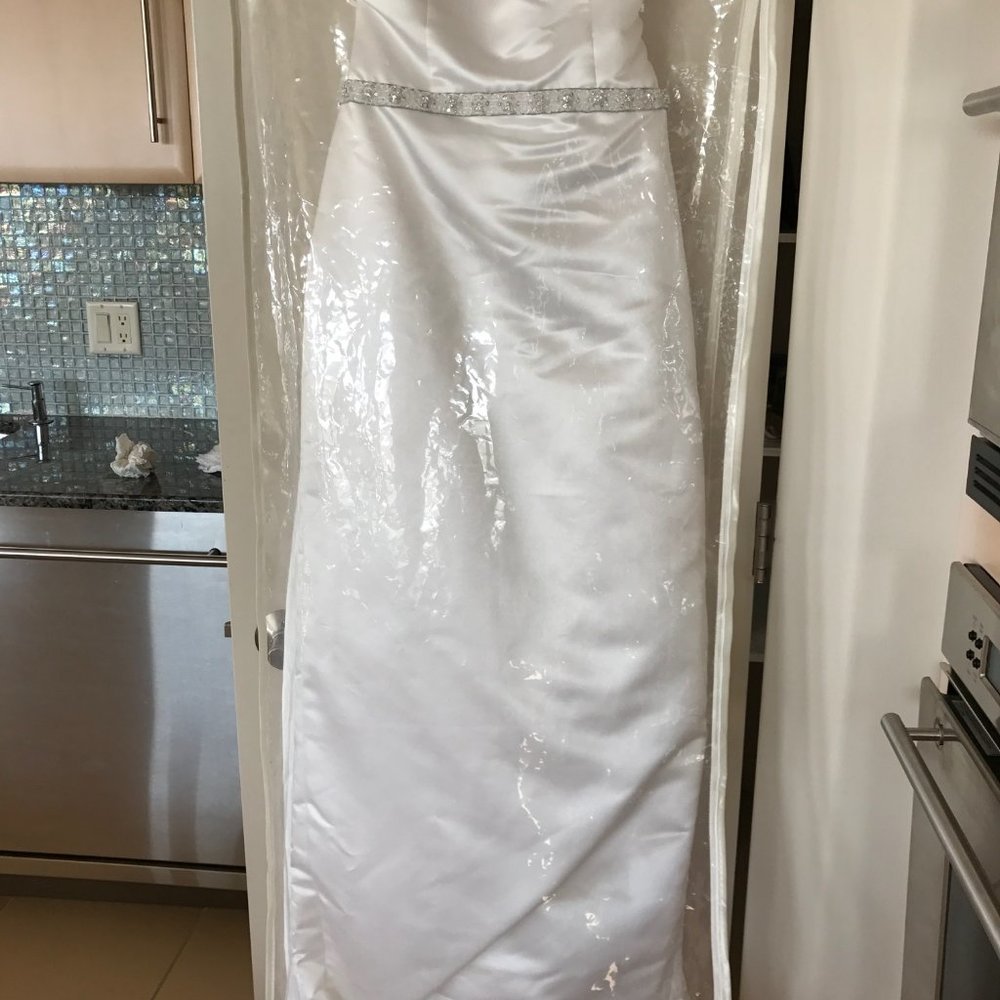 ELISSA BY DEMETRIOS WEDDING DRESS WITH LONG BUSSLE OR CAPE THAT CAN BE ATTACHED